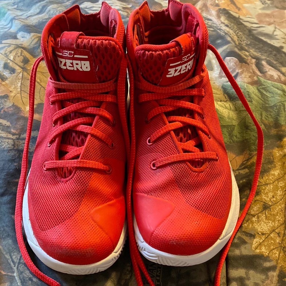 Youth Under Armour high top basketball shoes